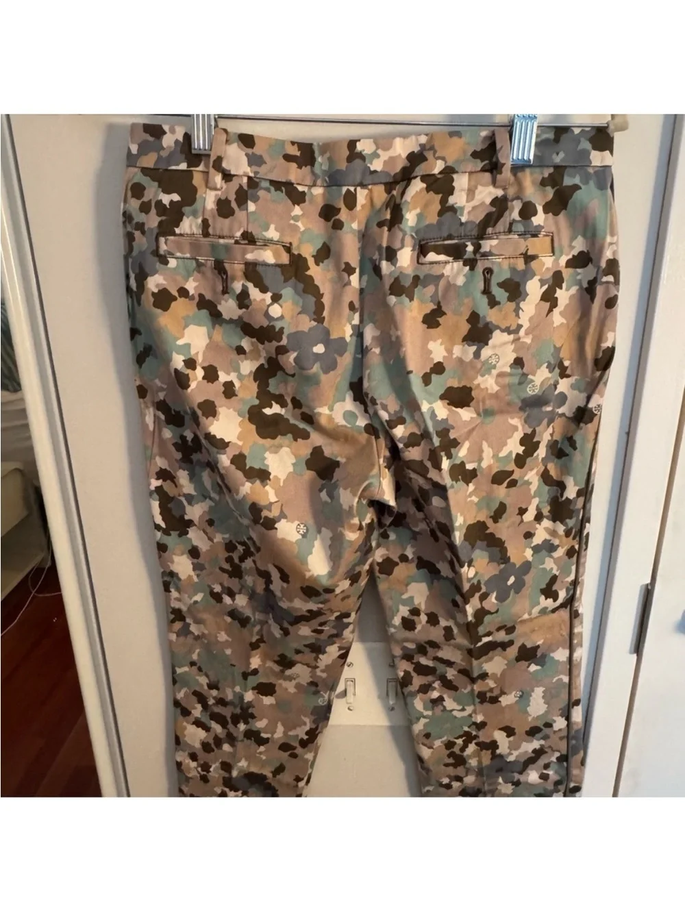 Tory Burch Camo Print Straight Leg Cropped Pants | Size 4 | Like New